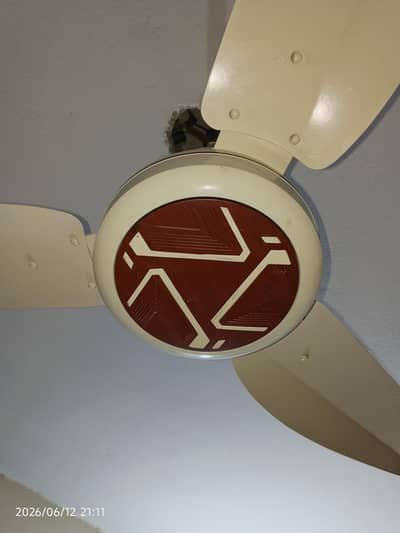 MG Fans Ac Inverter 30 Wats 10 days use New  Condition