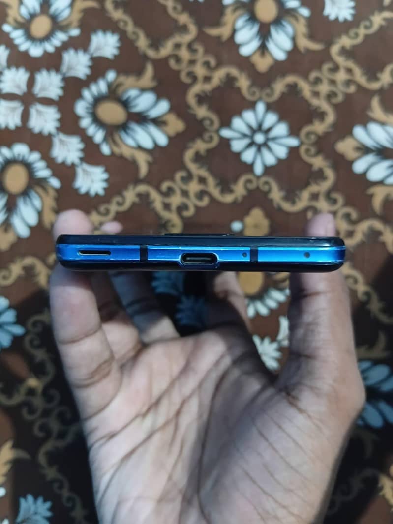 Sharp Aquos R5G 1