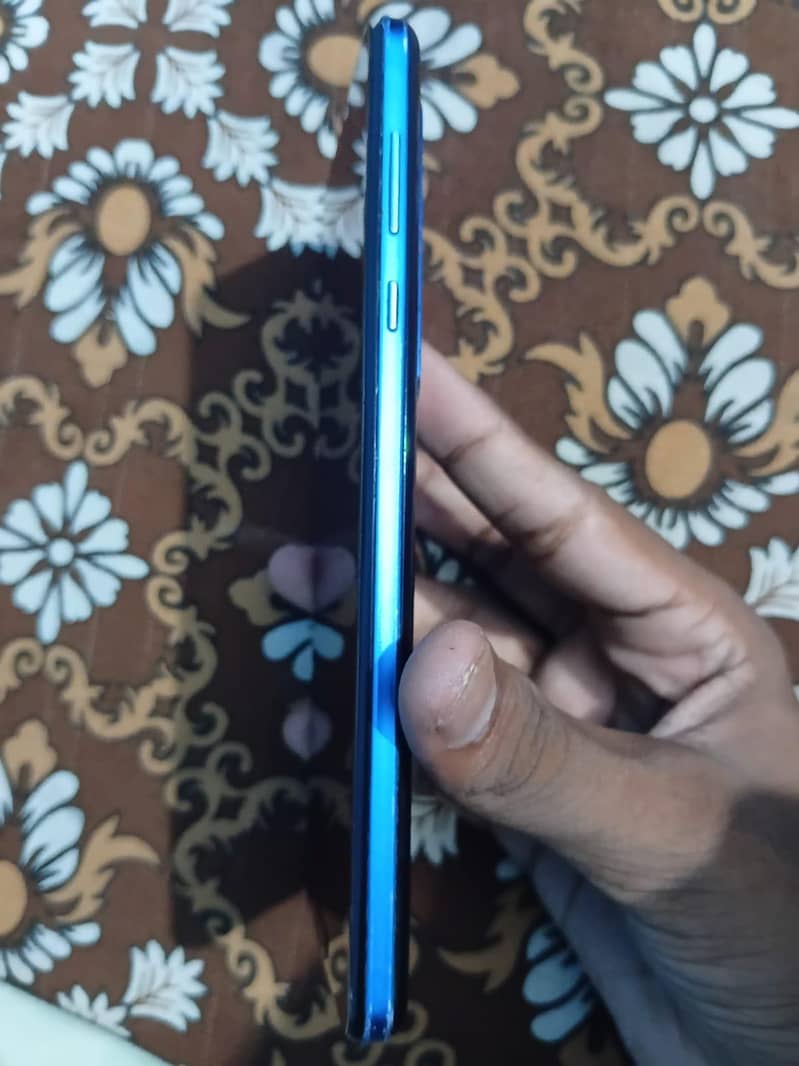 Sharp Aquos R5G 3