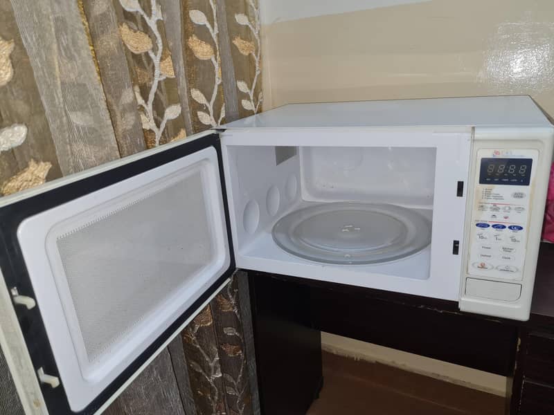 Dawlance Microwave 2