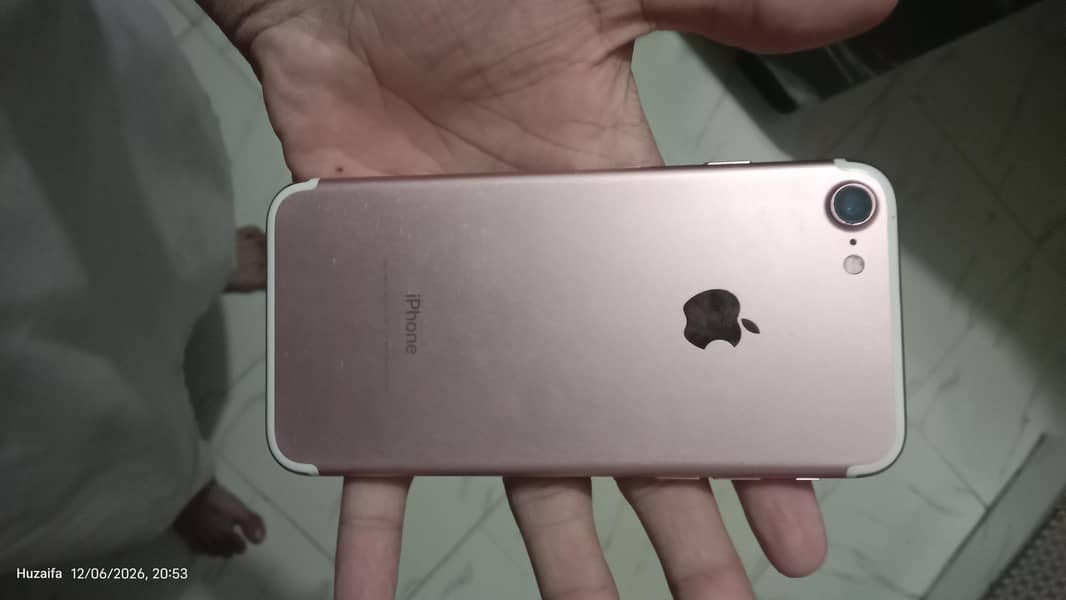 Apple iPhone 7 0