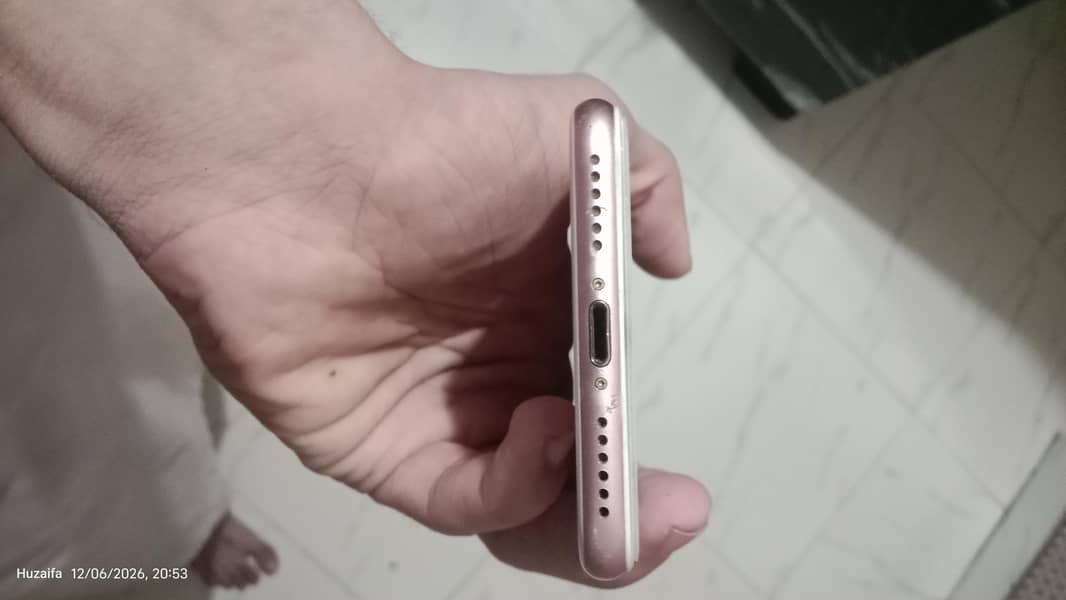 Apple iPhone 7 4