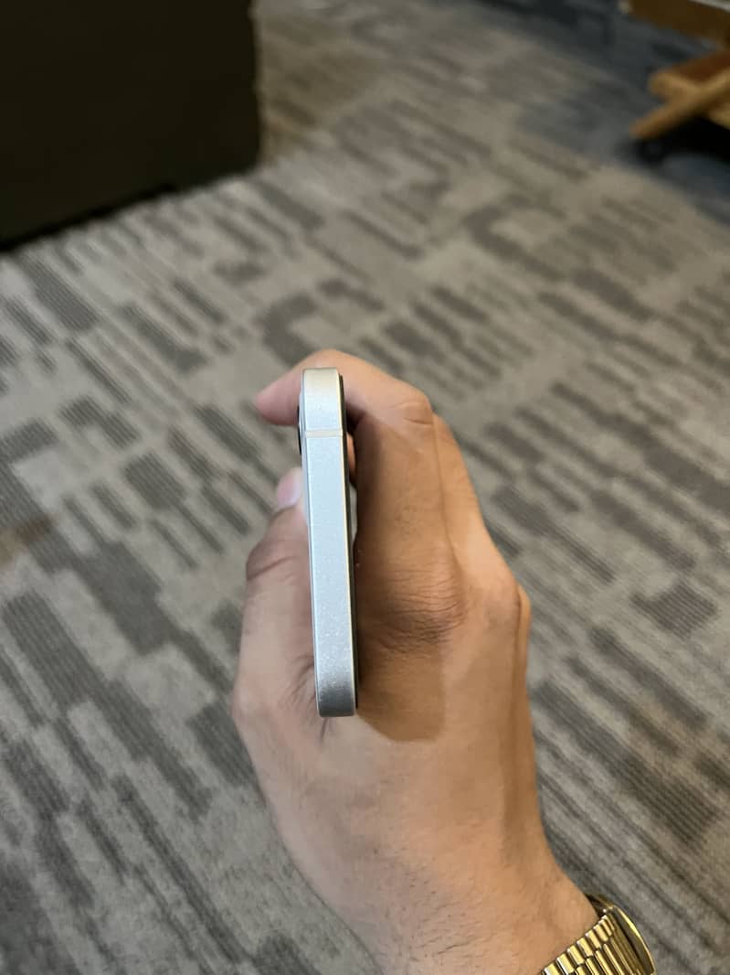 Apple iPhone 12 6
