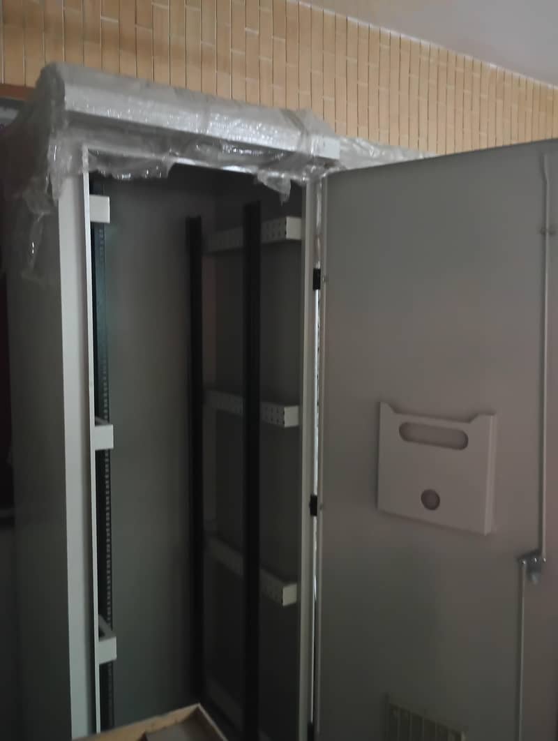 server cabinet 1