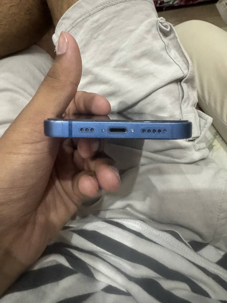 Apple iPhone 13 6