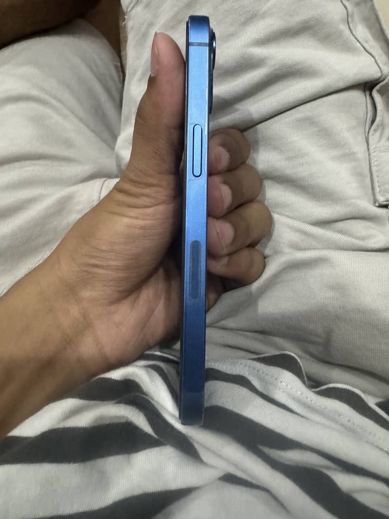 Apple iPhone 13 7