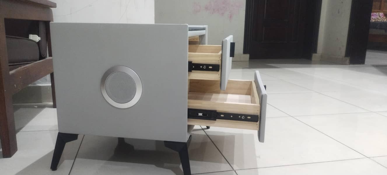 Smart bedSide table 3