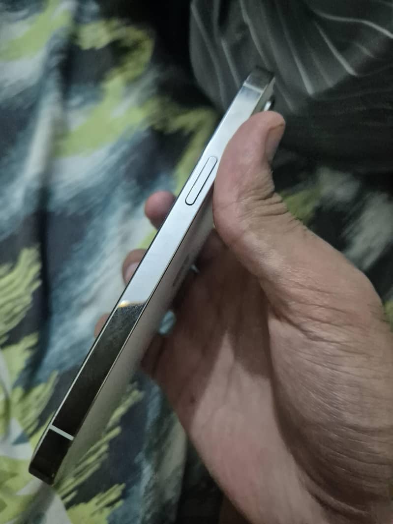 Apple iPhone 13 Pro 1
