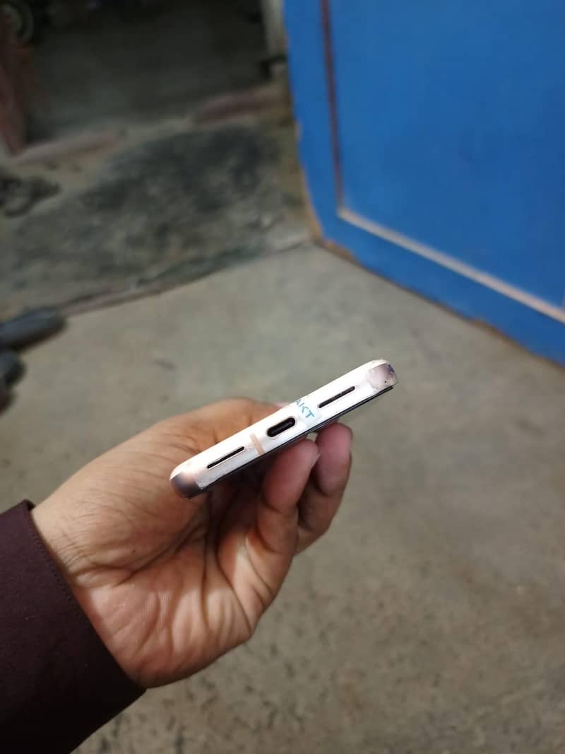 Google Pixel 8 5