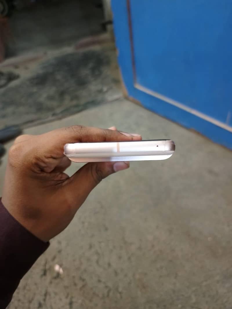 Google Pixel 8 6