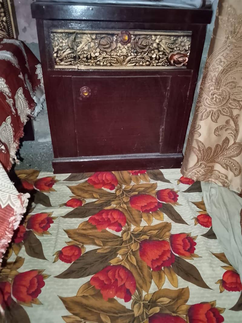 Double bed with 2 side table 4