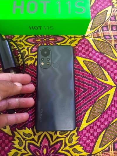 Infinix Hot 11s with box charge sth ha only panal change ha 4+2 128
