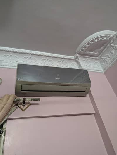 Gree 1ton AC DC Inverter Plus Outer Energy Saving