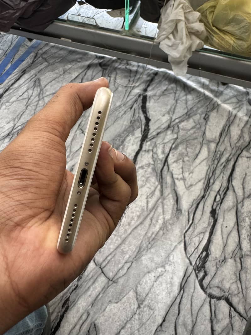 Apple iPhone 7 Plus 2