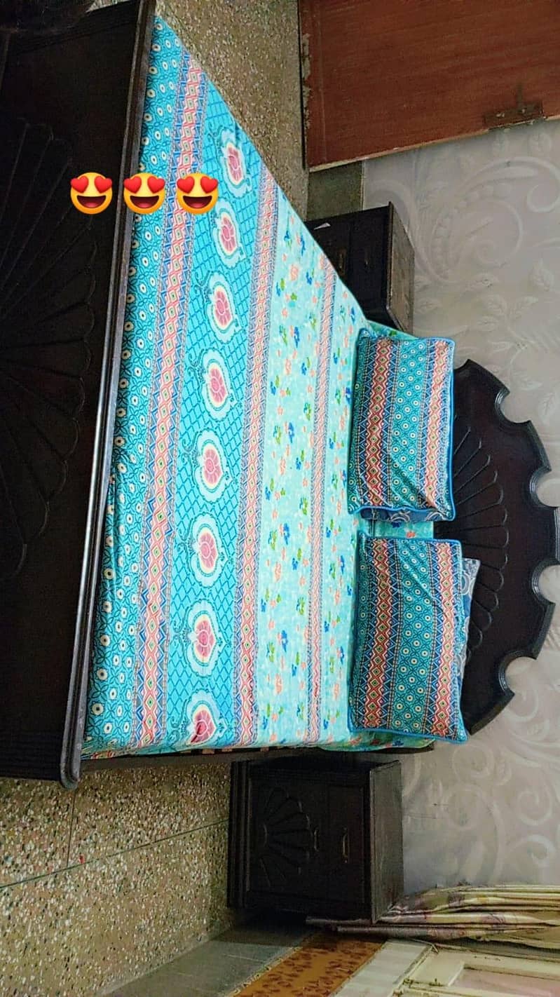 bed with 2 side tables 0