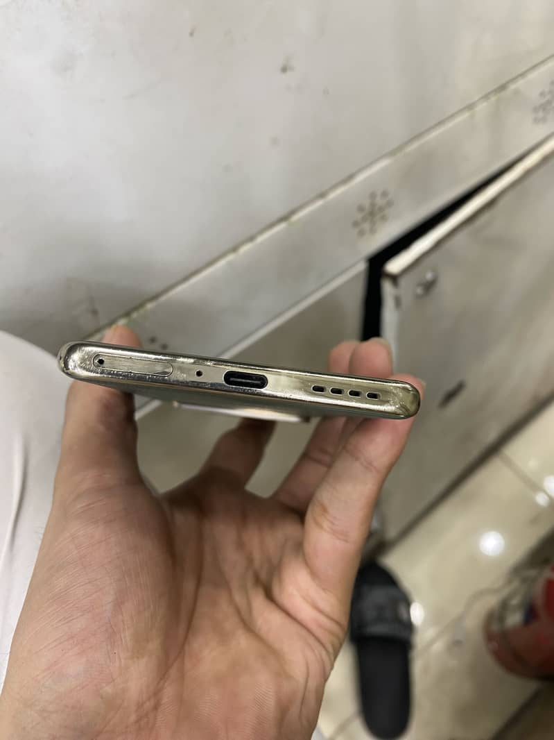 Infinix Note 40 Pro 4
