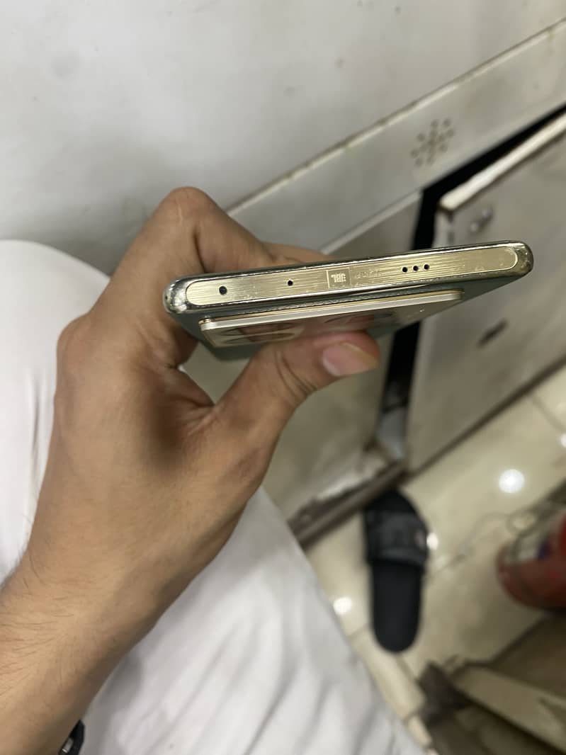 Infinix Note 40 Pro 5