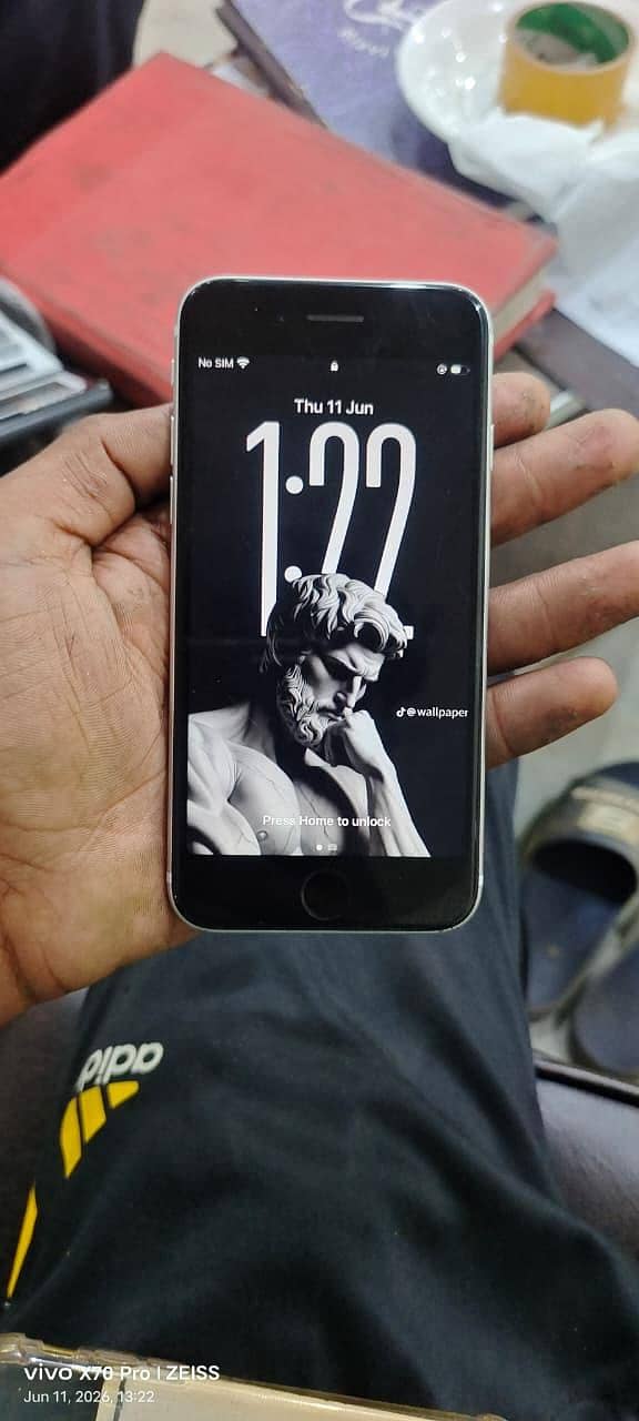 Apple iPhone SE 0