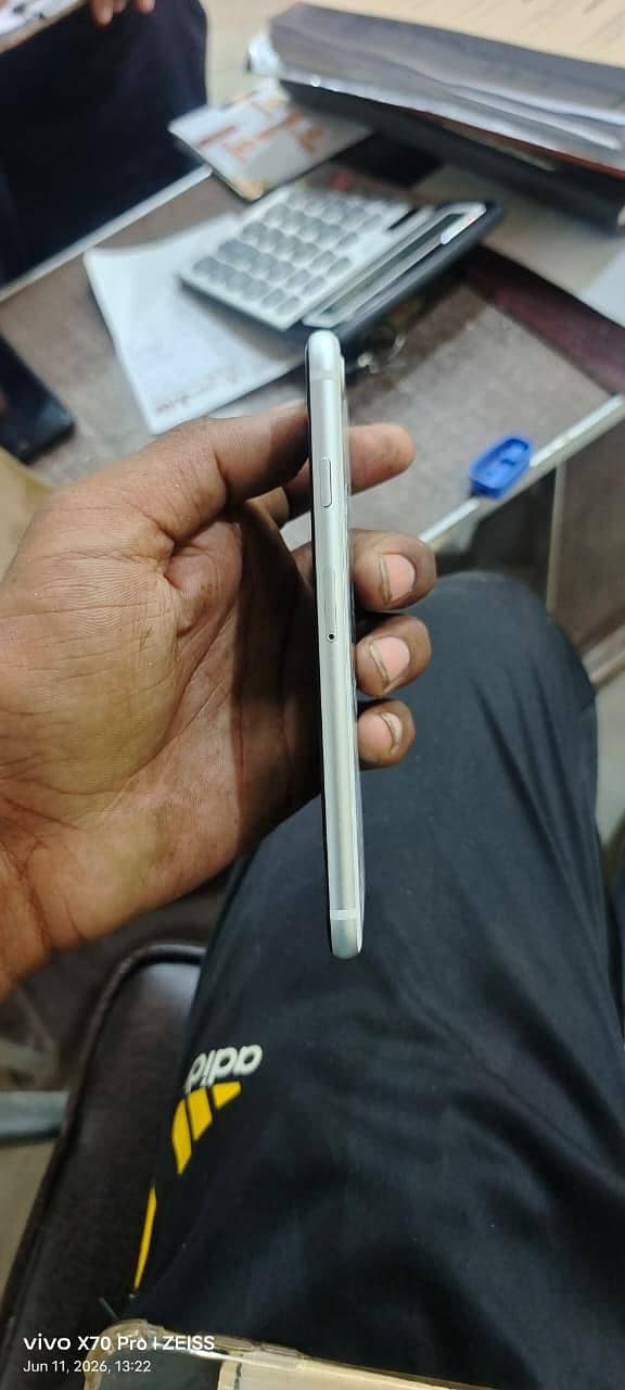 Apple iPhone SE 3