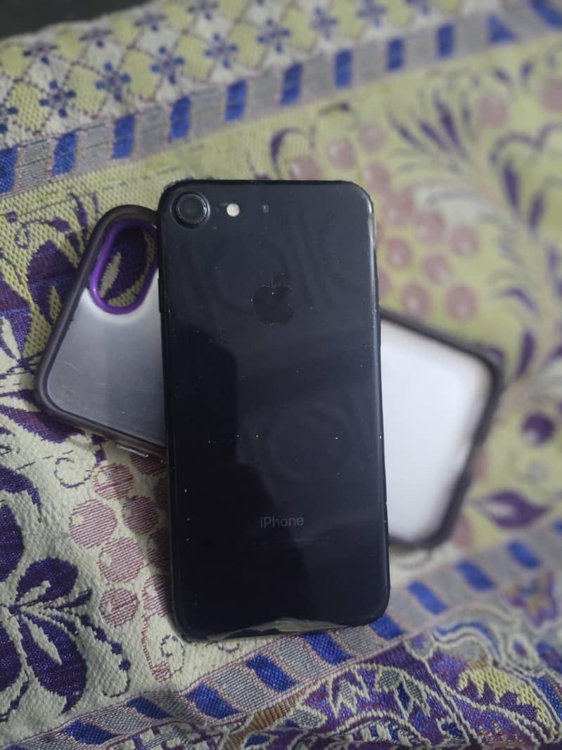 Apple iPhone 7 0