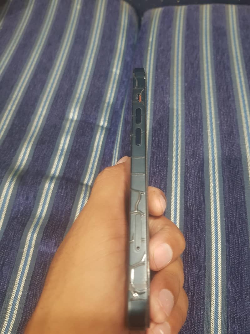 Apple iPhone 13 3