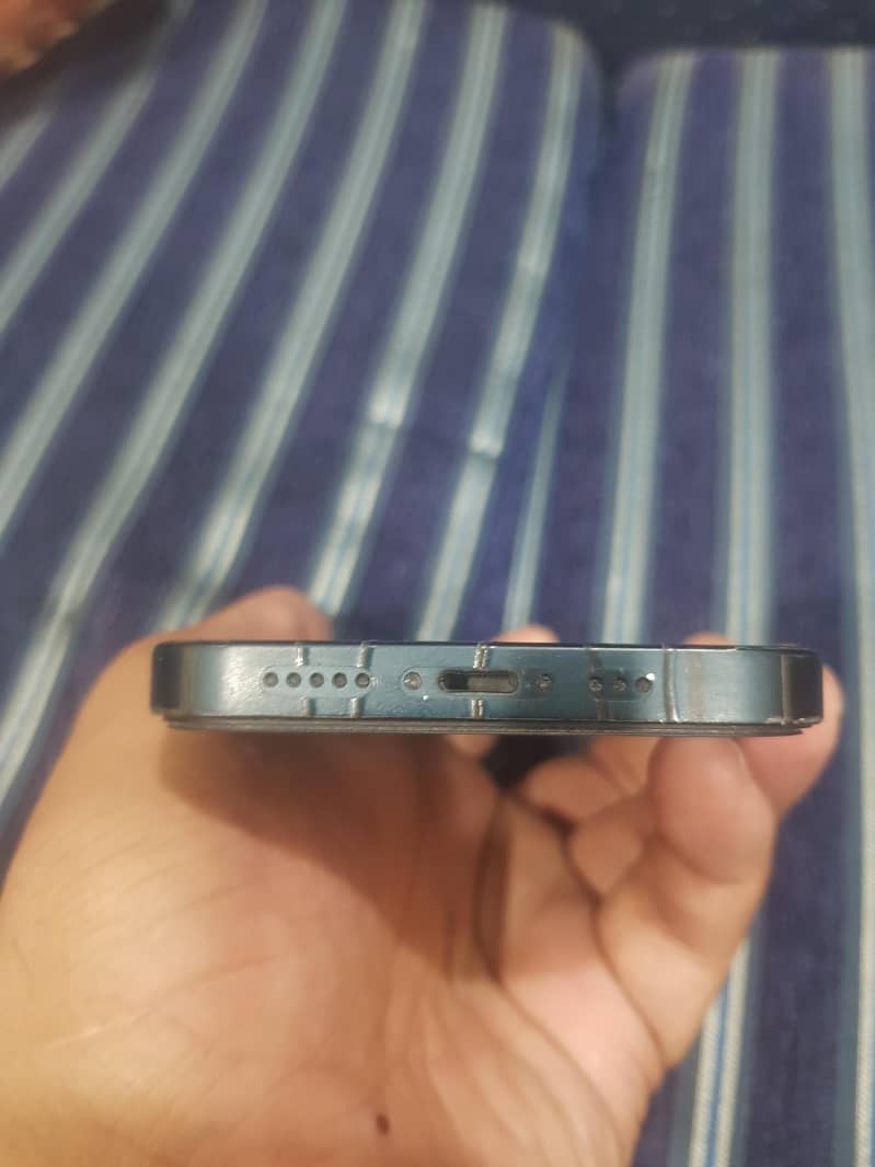 Apple iPhone 13 4