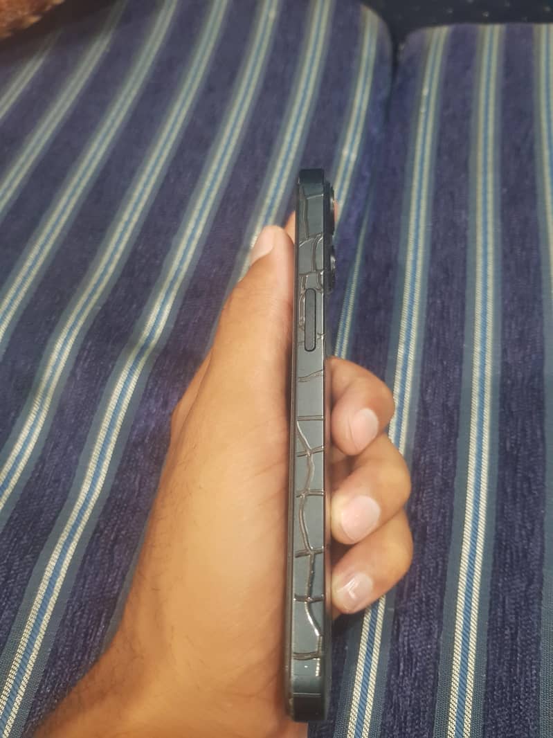 Apple iPhone 13 6