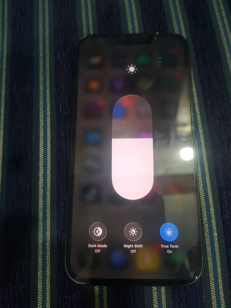 Apple iPhone 13 8