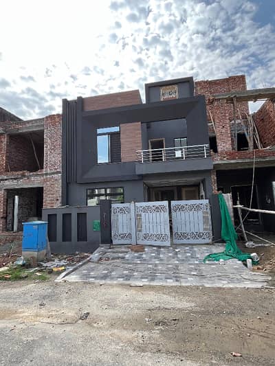 5 Marla Modern House For Sale in Bahria Nasheman