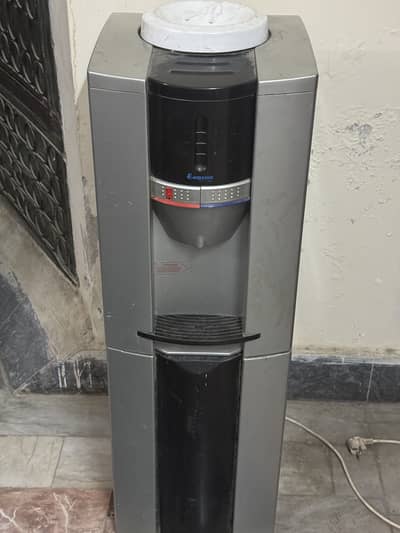 Esquire Hot & Cold Water Dispenser – Good Condition