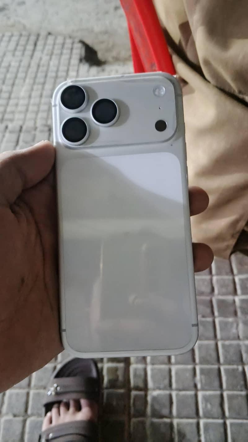 Apple iPhone 17 Pro Max 3