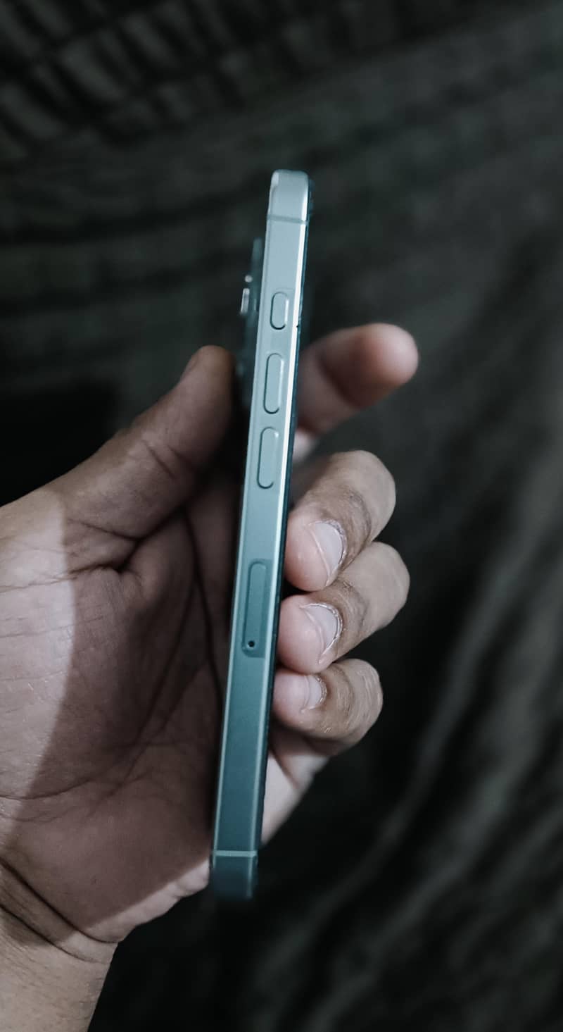 Apple iPhone 16 Pro 3