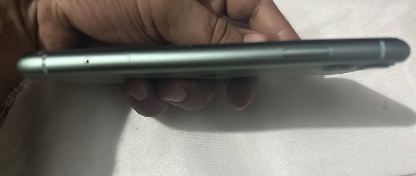 Apple iPhone 11 7