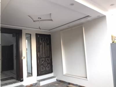 Prime Location 5 Marla Brand New House