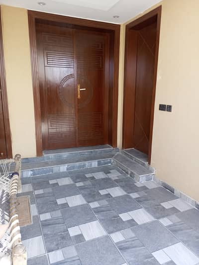 Hot Location 5 Marla Slightly One Year Used House