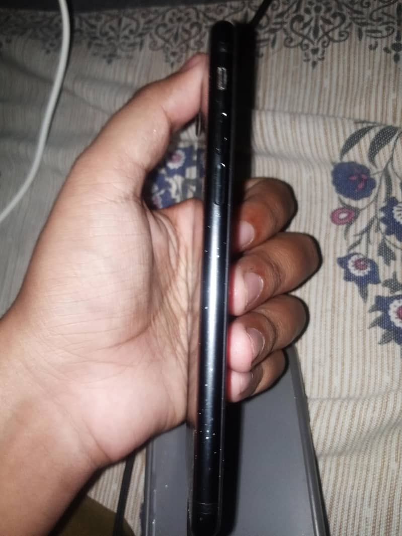 Apple iPhone 7 3