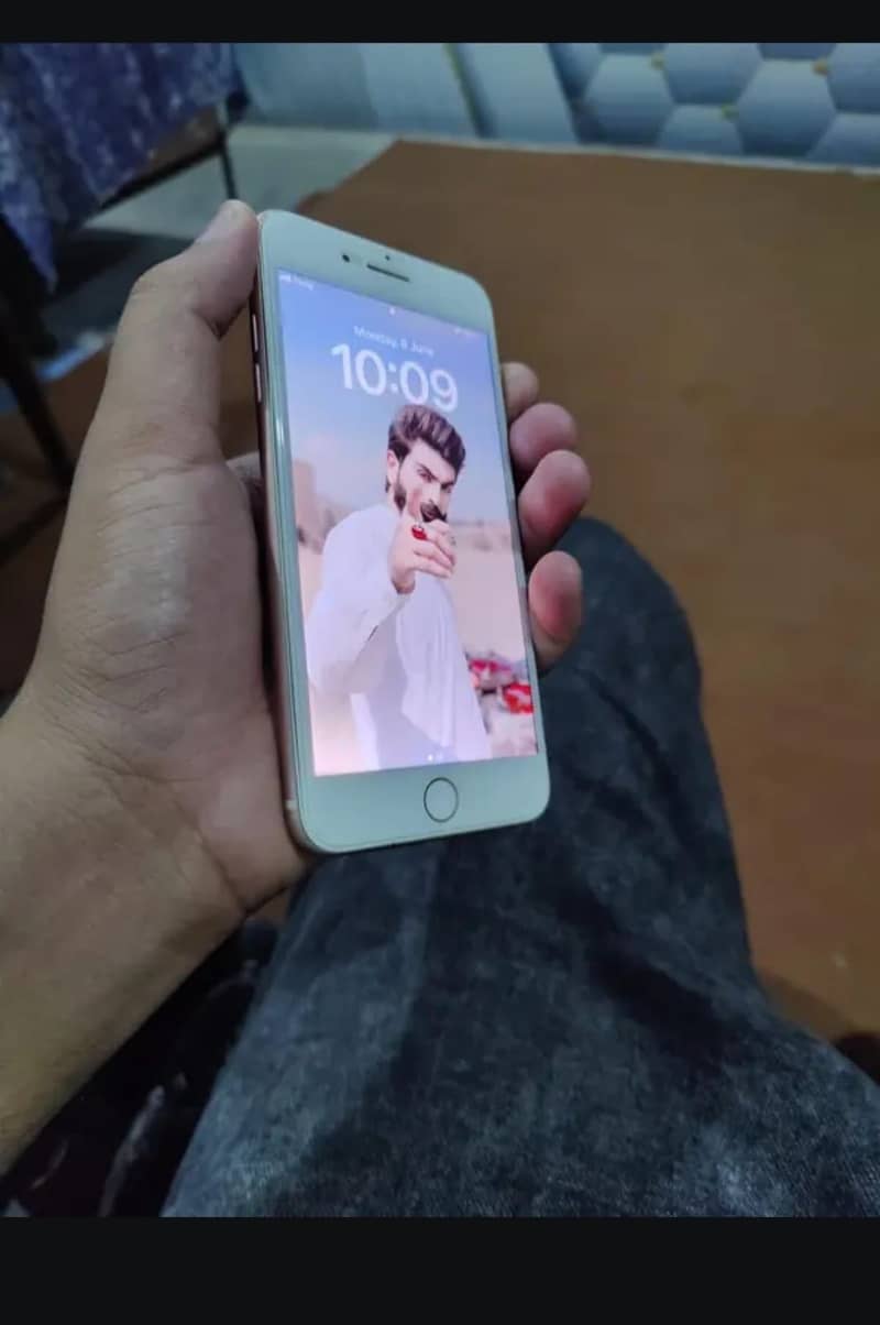 Apple iPhone 8 Plus 4