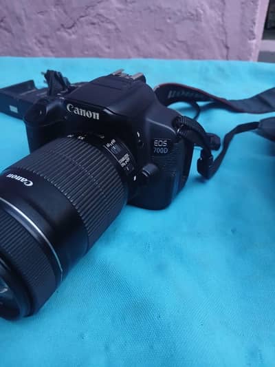 Camera with One zoom lens EFS 55/250 mm