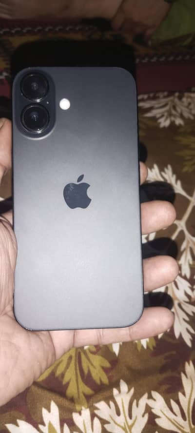 Apple iPhone 16