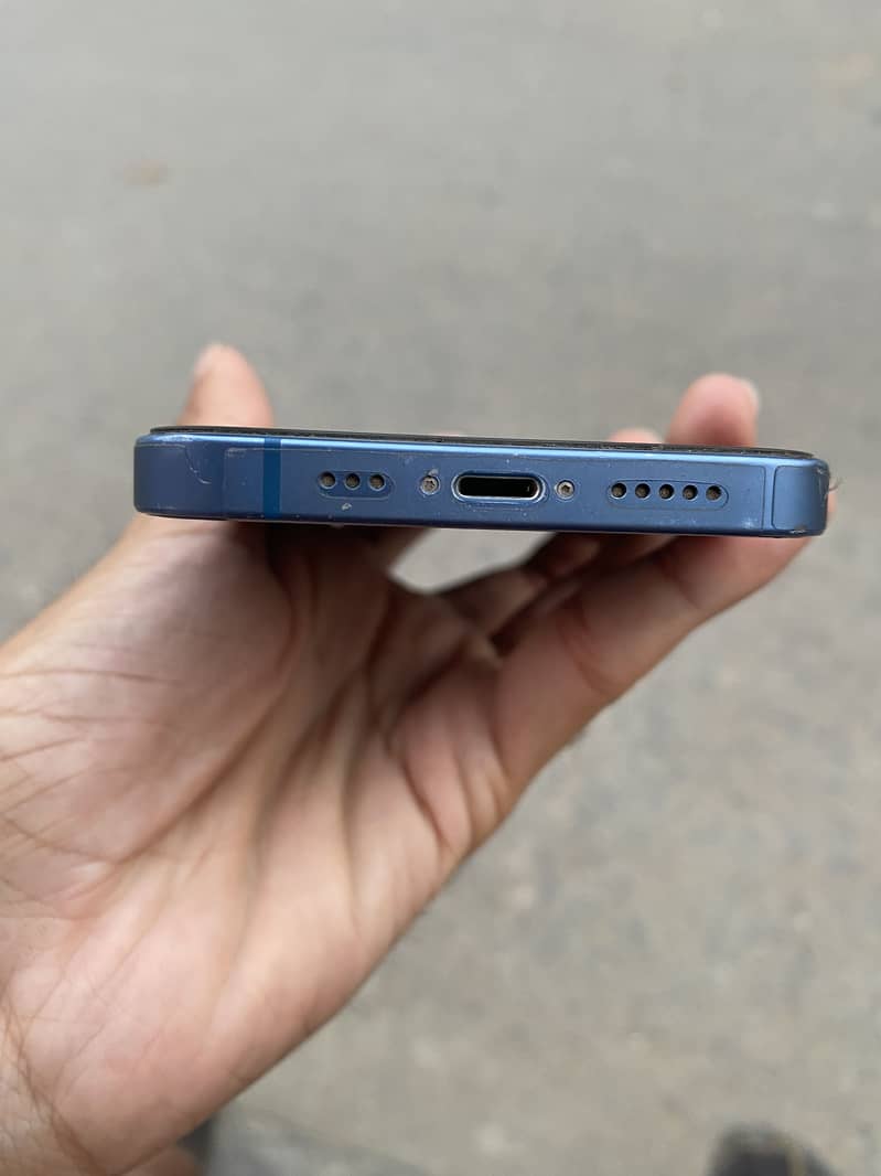 Apple iPhone 13 0