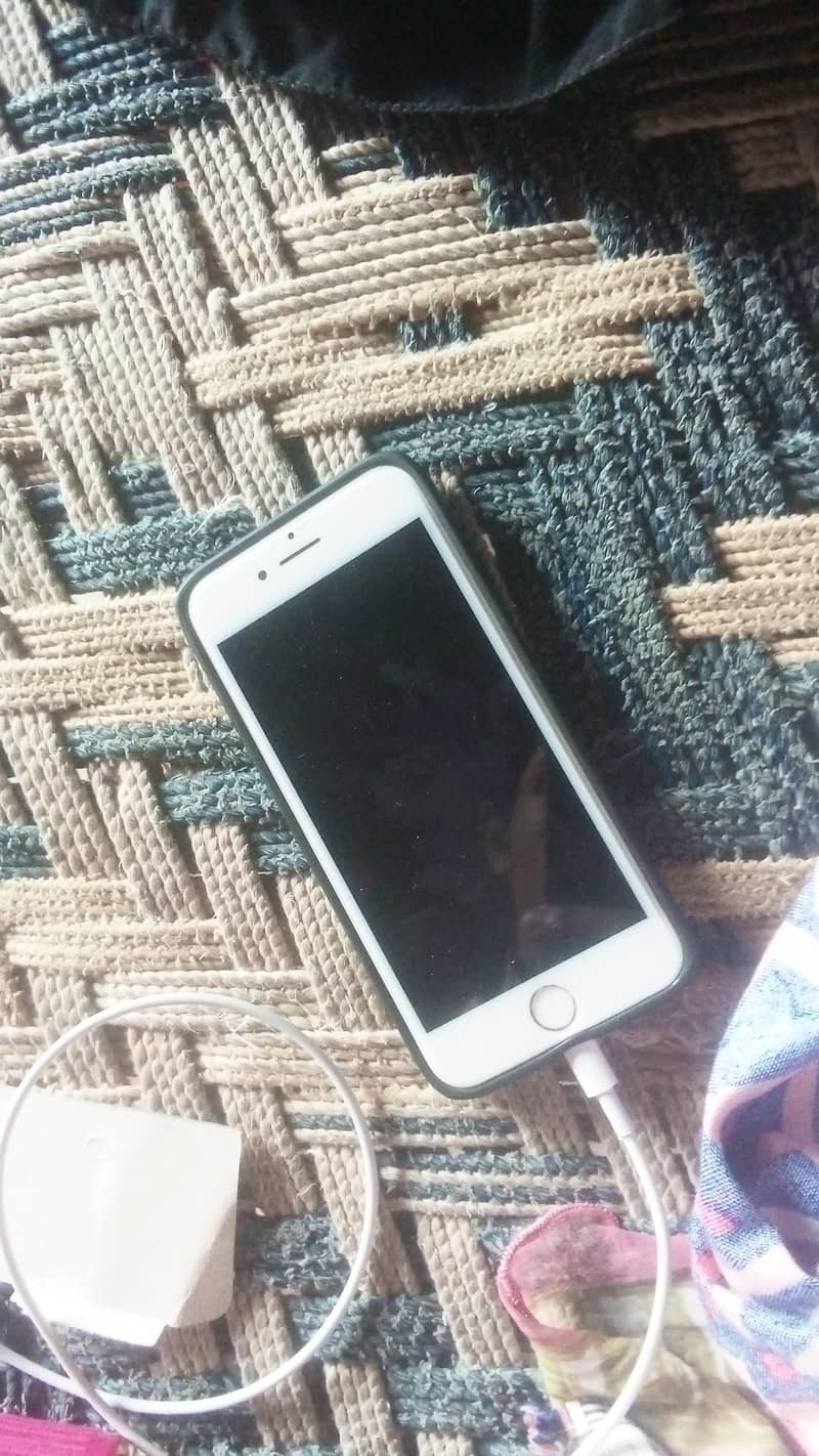 Apple iPhone 8 1
