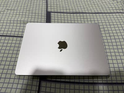 Macbook Air M4 (Please do look at all the images for a better idea)