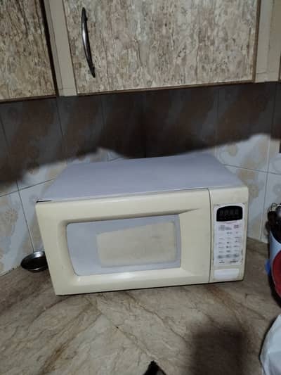 DAWLANCE MICROWAVE IN GOOD CONDITION