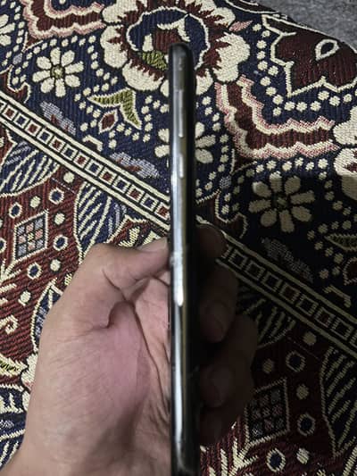Aquos R2 SHV42