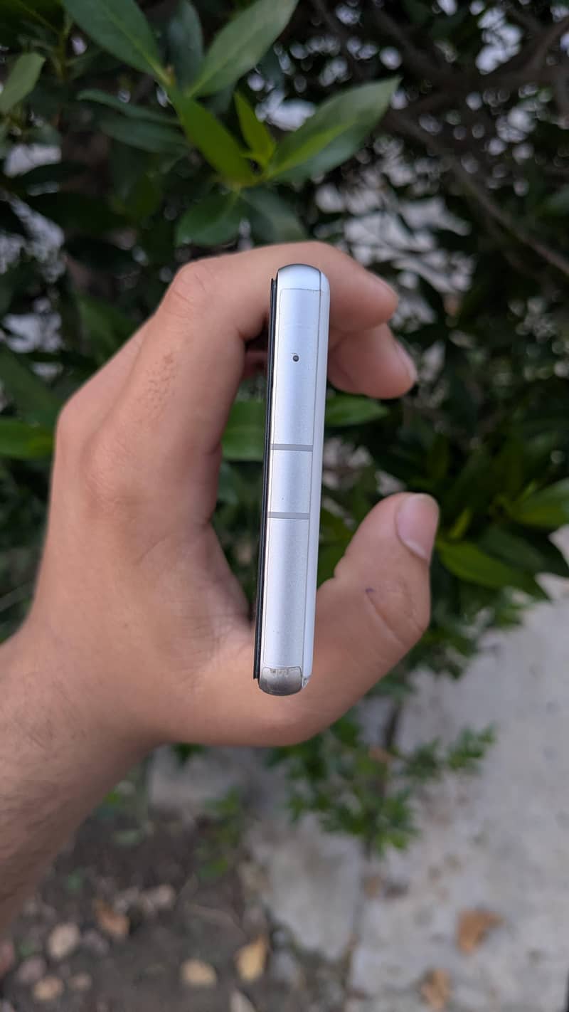 Google Pixel 7a 2