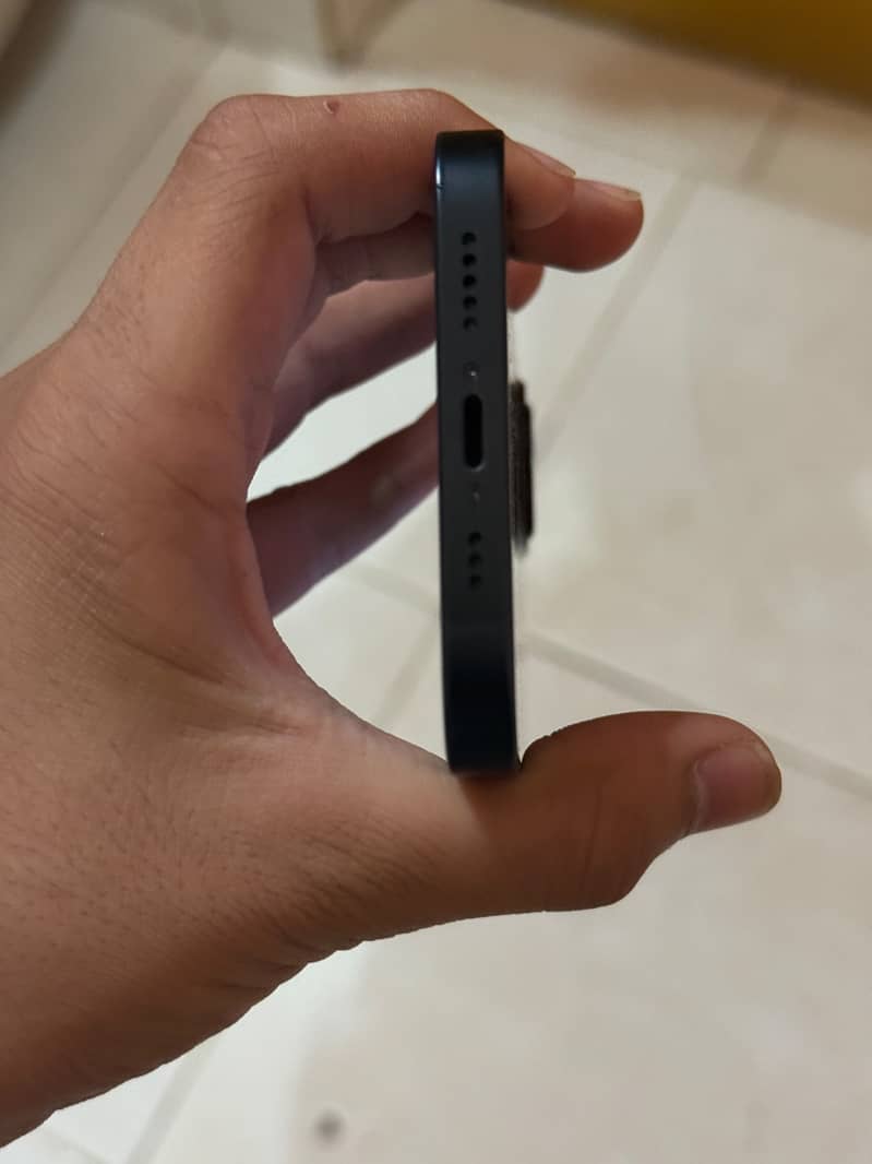 Apple iPhone 13 2