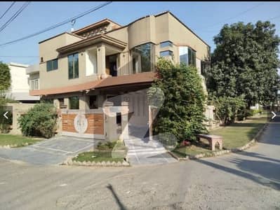 For Sale 1 Kanal Corner Park Facing House NFC Society, Lahore