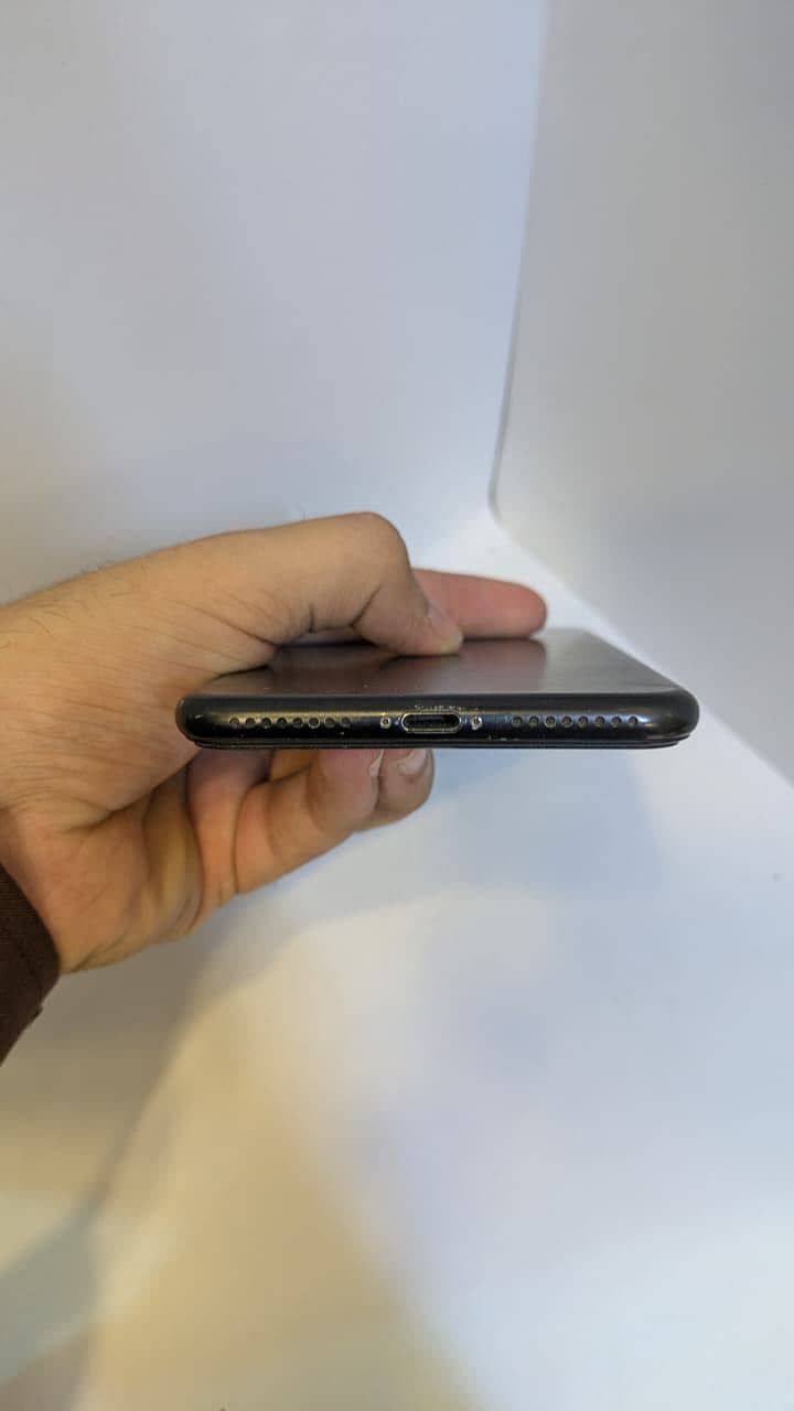 Apple iPhone 7 Plus 3