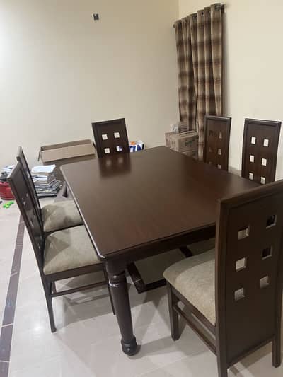 dinning table almost new 10/10 condition made with premiumwood