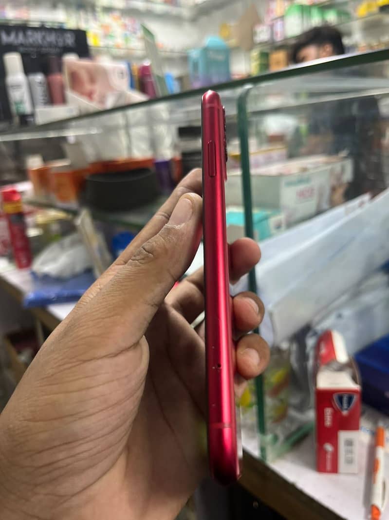 Apple iPhone 11 4